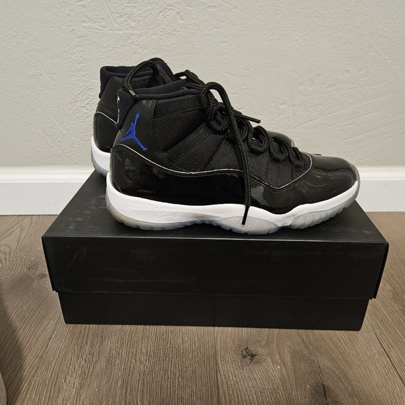 Jordan Space Jam 11 (Retro 2016) main image 5